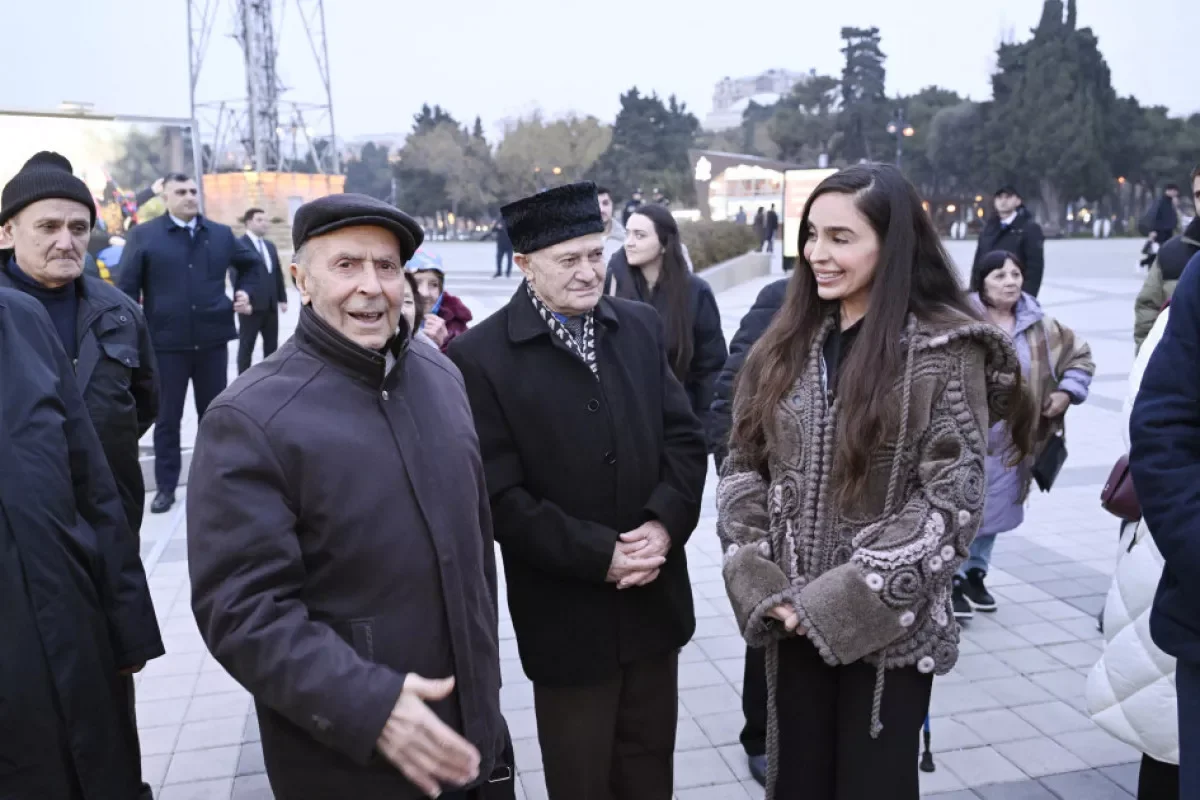 Zamanın səsini dinlə: Лейла и Арзу Алиевы на открытии фотовыставки