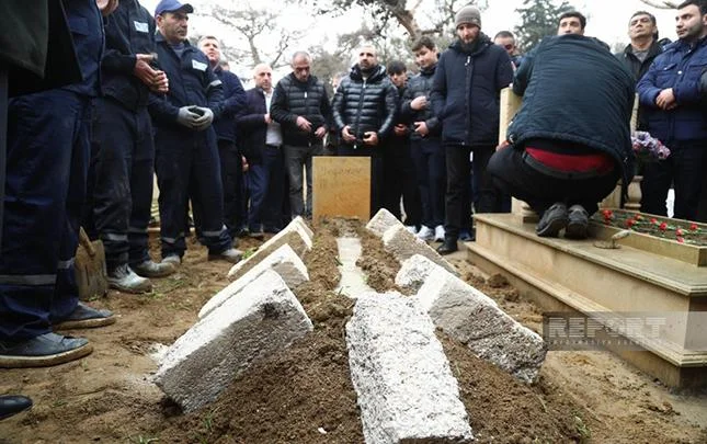 Aviaqəzada həlak olan futbolçu Bakıda torpağa tapşırıldı