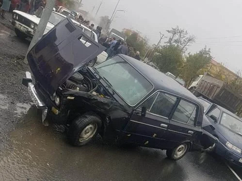 Toya və yasa gedən maşınlar toqquşdu: ölənlər var Foto