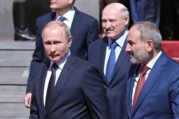 Paşinyanın Putin + Lukaşenko “döyüşü”