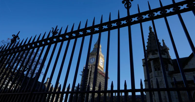 В Британии предложили лишать этих чиновников пенсий