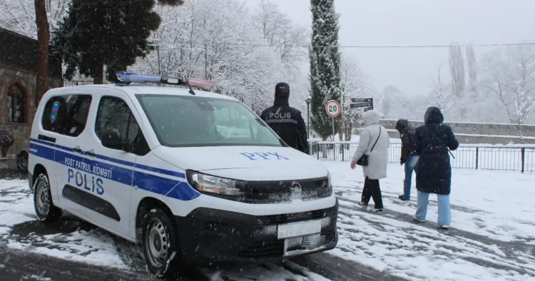 Qar, buz, təhlükə Polis gücləndirilmiş iş rejiminə KEÇDİ