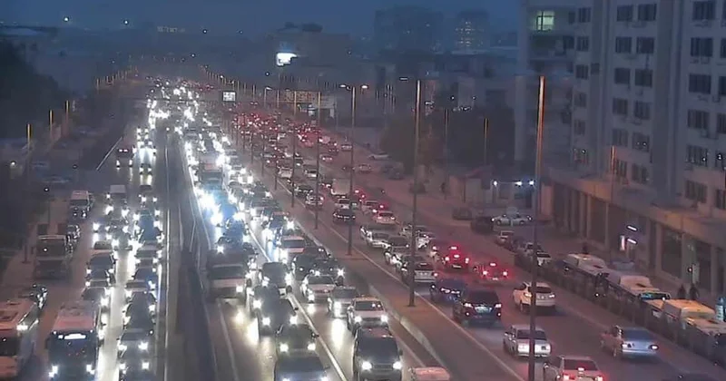 Bakının mərkəzində tıxaca görə hərəkətə keçilir Video