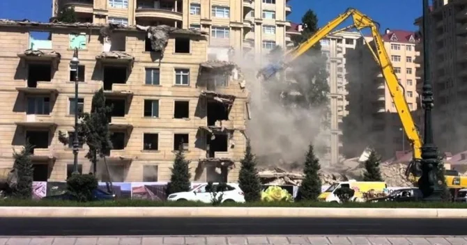 Bakıda qəzalı vəziyyətdə olan, plana düşən binaların sökülməsi nə vaxt yekunlaşacaq?
