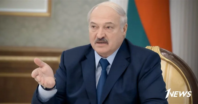 Лукашенко упал во время хоккейного матча