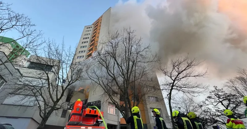 Berlində çoxmərtəbəli yaşayış binasında yanğın baş verib