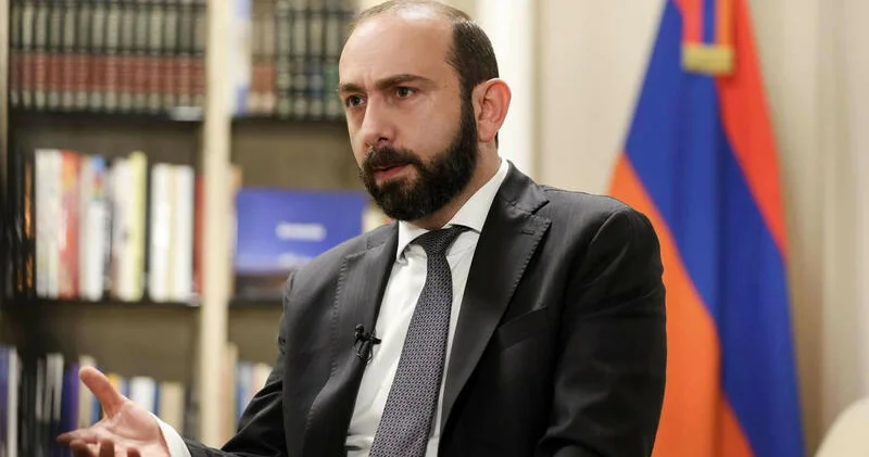 Mirzoyan: Ermənistan Rusiya bazasının çıxarılmasını müzakirə etmir