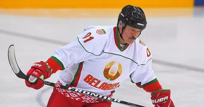 Lukaşenkonu ayağından vurublar