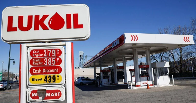 Владельцы заправок Лукойла не знают, что делать