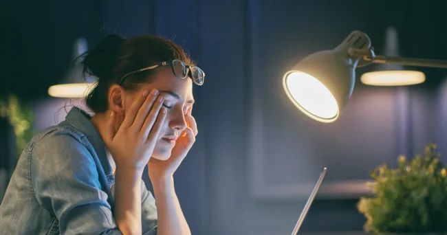 Gecə növbəsində işləmək xərçəng YARADIR?