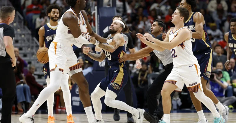 NBA da 33 sm boy fərqi olan basketbolçular arasında dava VİDEO