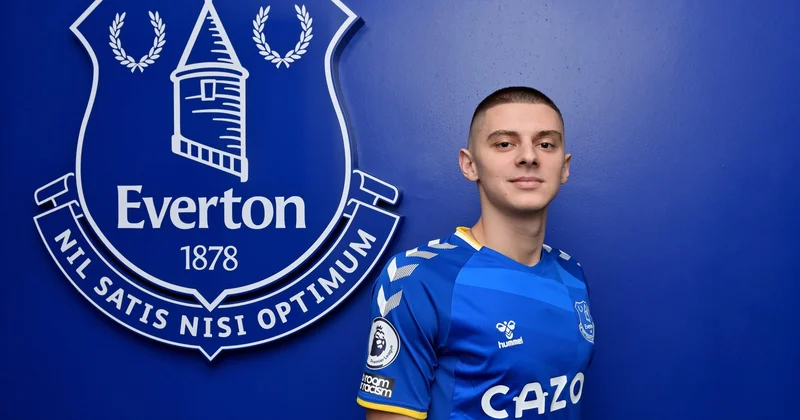 “Qalatasaray” Ukrayna millisinin ən bahalı futbolçularından birini alır