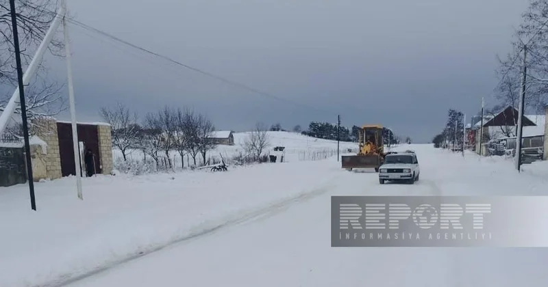Высота снежного покрова в Гядабейе превысила 20 см, на дорогах образовалась гололедица