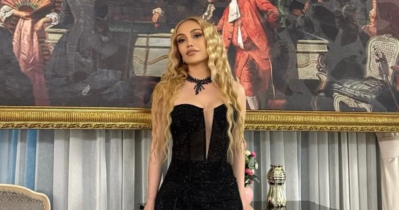 Nuradan küsülü olduğu Rozaya təriflər