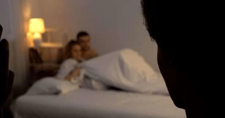 Evə gəlib arvadını başqası ilə tutdu, reaksiyası GÜNDƏM OLDU VİDEO