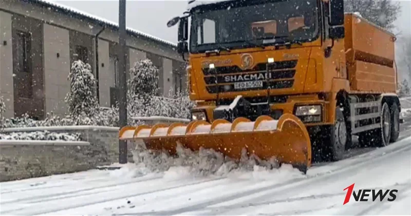 В Лачине для уборки снега на дорогах задействована специальная техника