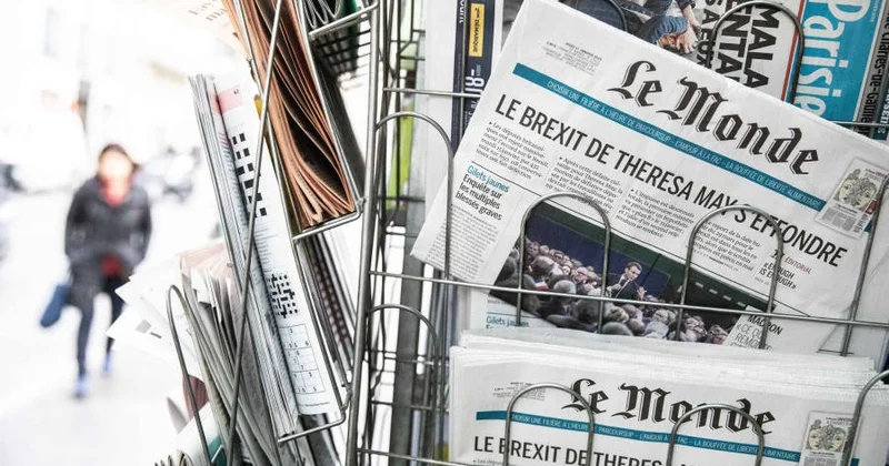 Le Monde: Ukraynada axtarışlar Zelenskinin ABŞ a səfərindən dərhal sonra aparılıb