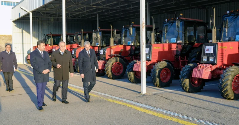 Naxçıvanda yeni kənd təsərrüfatı texnikalarına baxış keçirilib