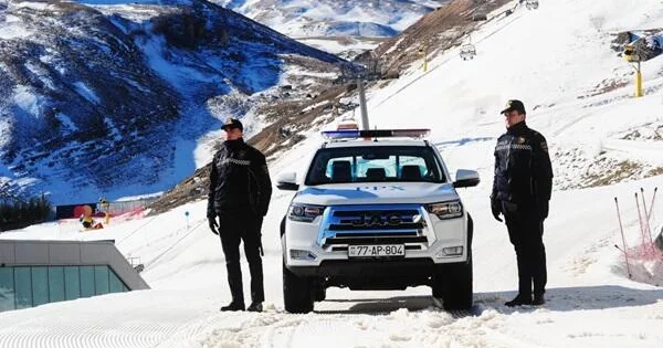 Qusarda polislər şaxtada da fasiləsiz çalışır Video