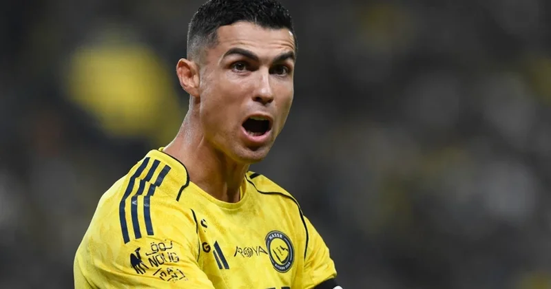 14 cü dəfə bir mövsümdə 40 qol vurdu