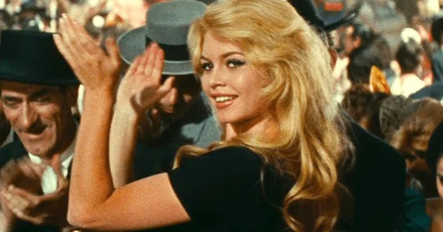 Əfsanə öldü: Ölkəsinin ən azad və qalmaqallı qadını