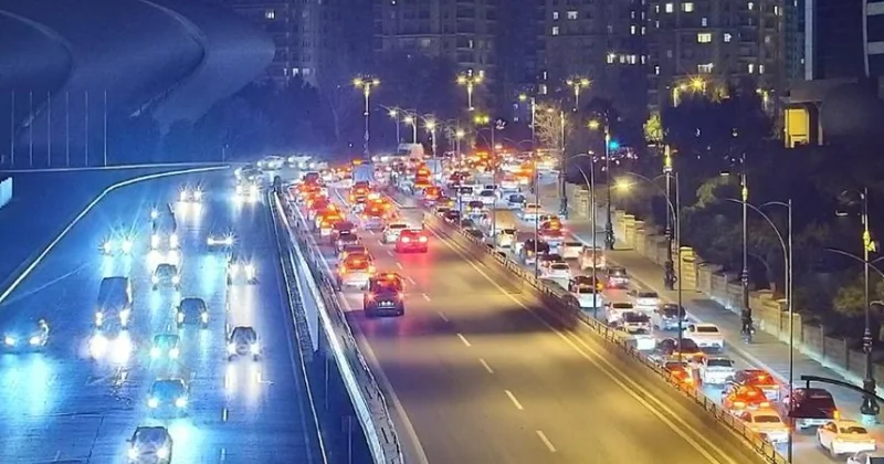 Metronun Koroğlu stansiyası istiqamətində sıxlıq yaranıb