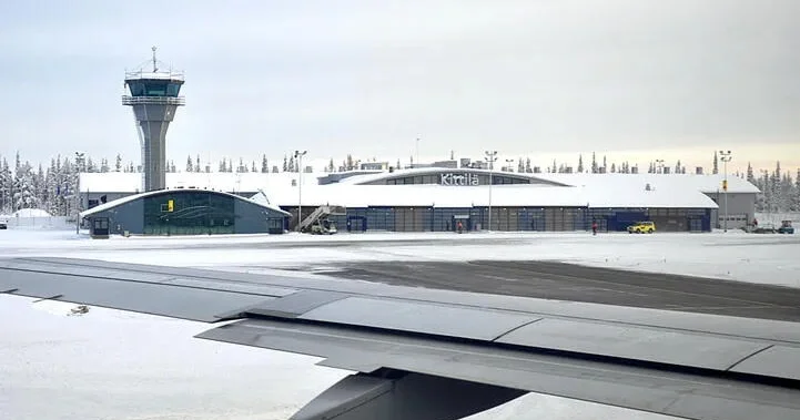 В финской Лапландии сильный шторм сдул самолеты с полосы