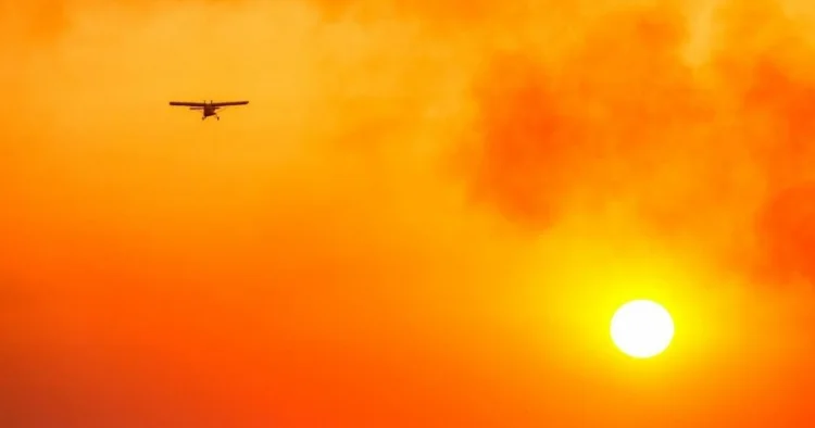 Braziliyada reklam təyyarəsi dənizə düşüb