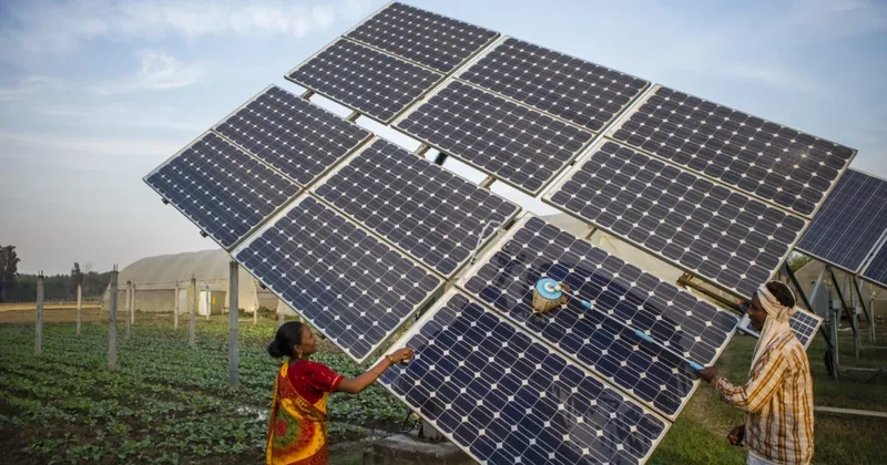 Hindistanda 11 milyon ton günəş paneli zibilliyə atıla bilər