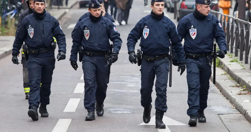 В Париже задержали десятки человек