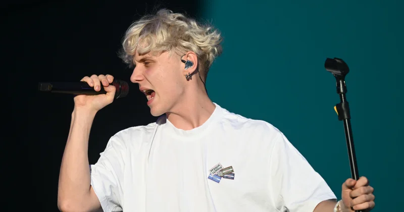 Dmitrienko Rusiyada 2025 ci ilin ən çox qazanan sənətçisi olub...