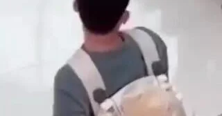 Ata kürəyinə bağladığı övladını unutdu çantada AXTARDI VİDEO