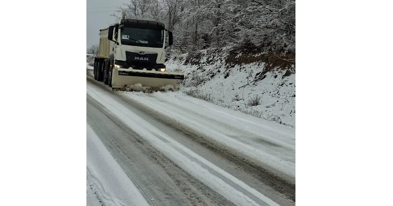 В Агдере дороги очищаются от снега специальной техникой (ФОТО)