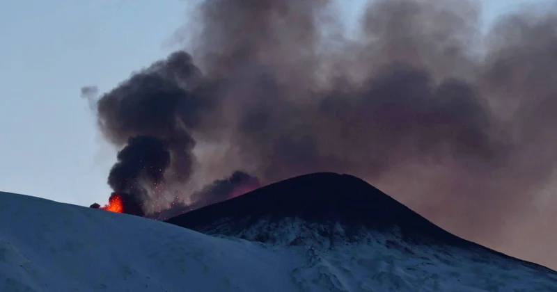 Siciliyada Etna dağından lava püskürməsi baş verib...