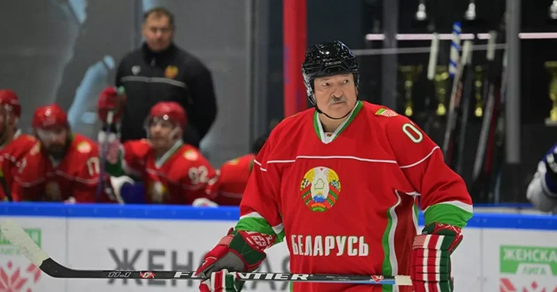 Лукашенко рассказал о травме после инцидента на хоккейном матче