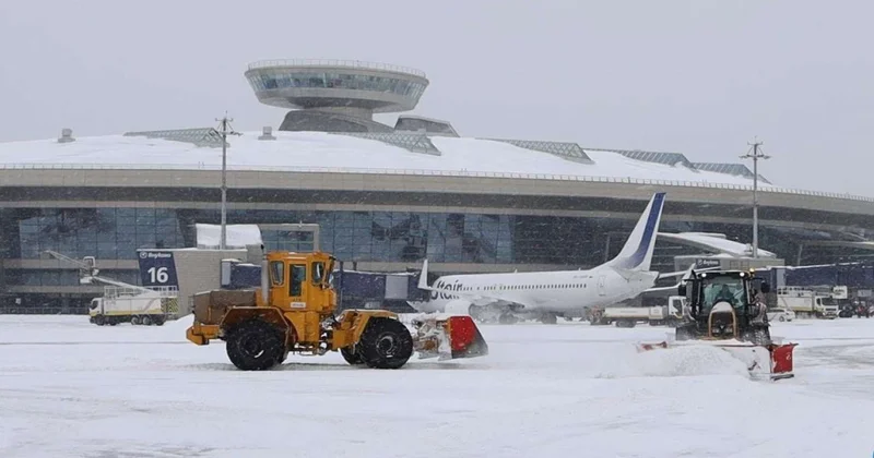 Bakıdan uçan təyyarə Moskvaya enə bilmədi