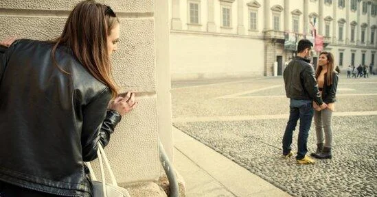 Rəfiqəsinin onun ərindən xoşu gəldiyi ÖYRƏNDİ VİDEO