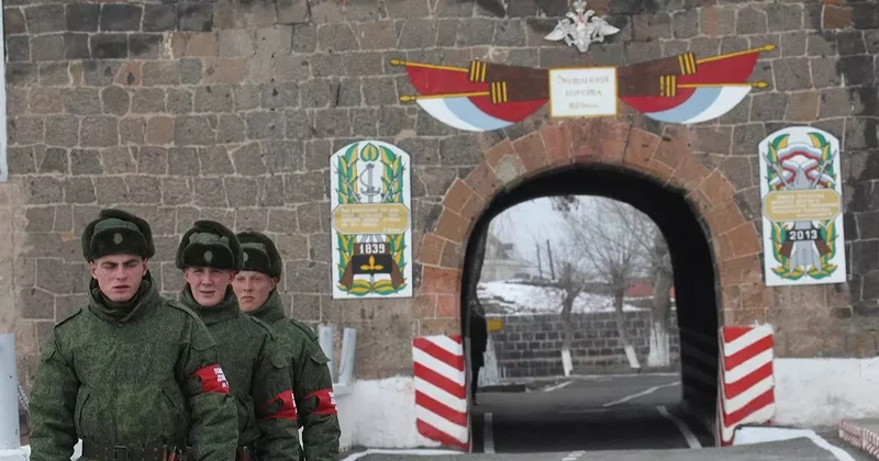 Мирзоян: Армения не планирует выводить российскую военную базу