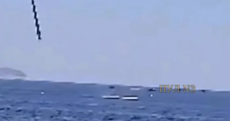 В Бразилии самолет упал в море на глазах у отдыхающих ВИДЕО