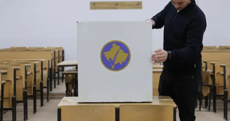 Kosovoda növbədənkənar parlament seçkilərində səsvermə keçirilir