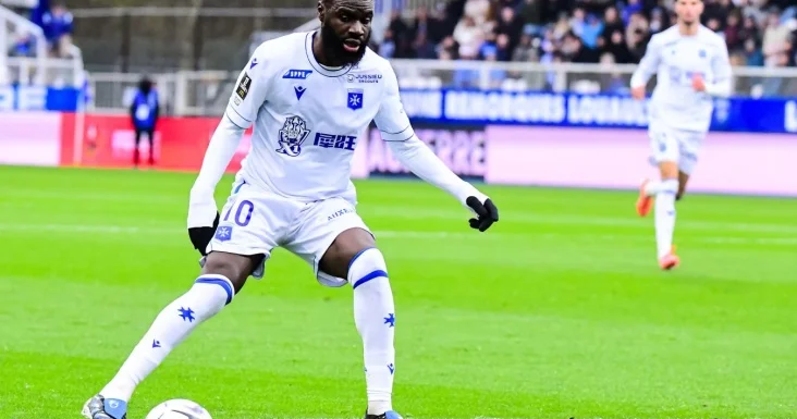 Sinayoko İngiltərə nəhənginə keçir SON DURUM