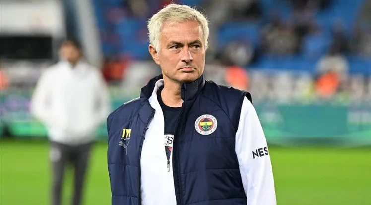 UEFA Mourinyonu cəzalandırdı: komandanın yanında olmayacaq