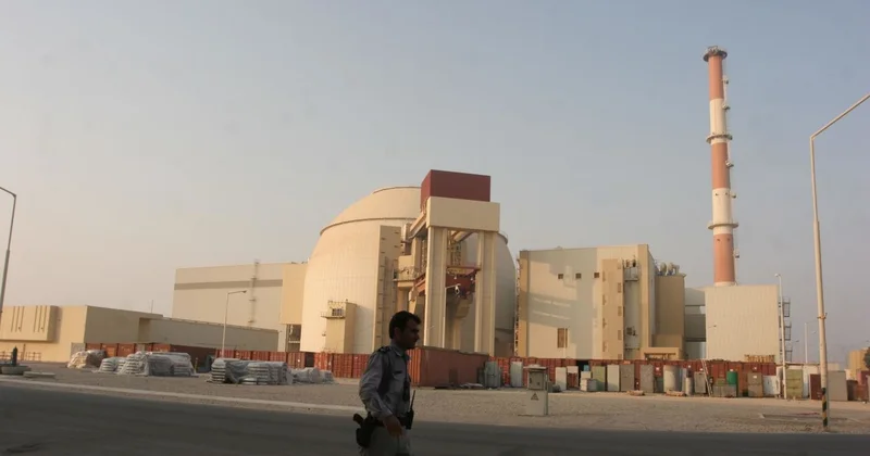 Росатом допустил эвакуацию специалистов с иранской АЭС