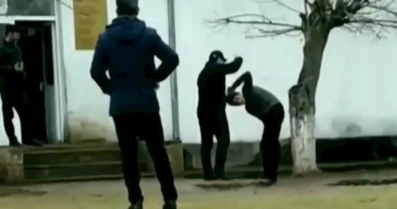 İmişlidə direktor şagirdi döyüb? Video