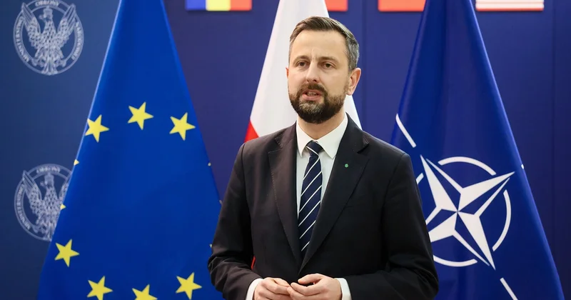 Polşa müdafiə nazirinin təyyarəsi havaya qalxdıqdan sonra Varşavaya qaytarıldı