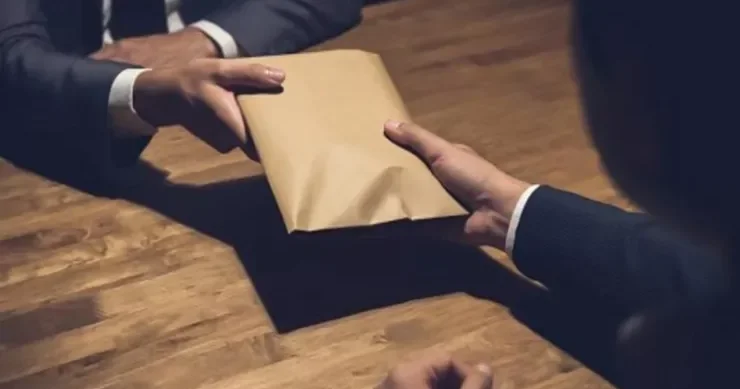 Saxta rəy üçün 25 min manat istəyən ekspertin MƏHKƏMƏSİ