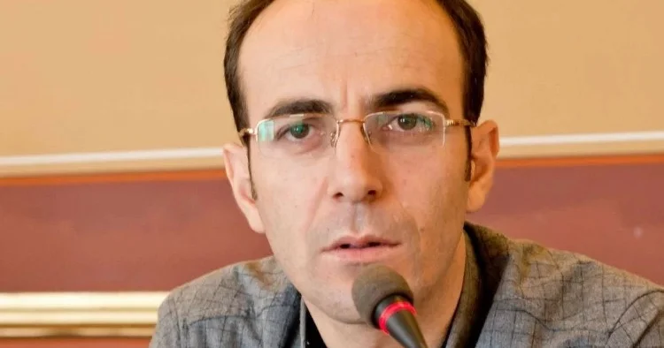 Şəmşad Ağa anasının dəfn mərasiminə buraxıldı