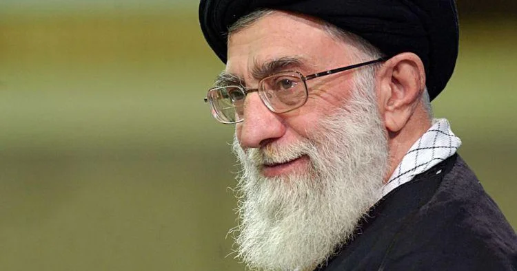 İslahatçılar Xameneidən istefa verməsini tələb edib İran Konstitusiyası buna imkan verir