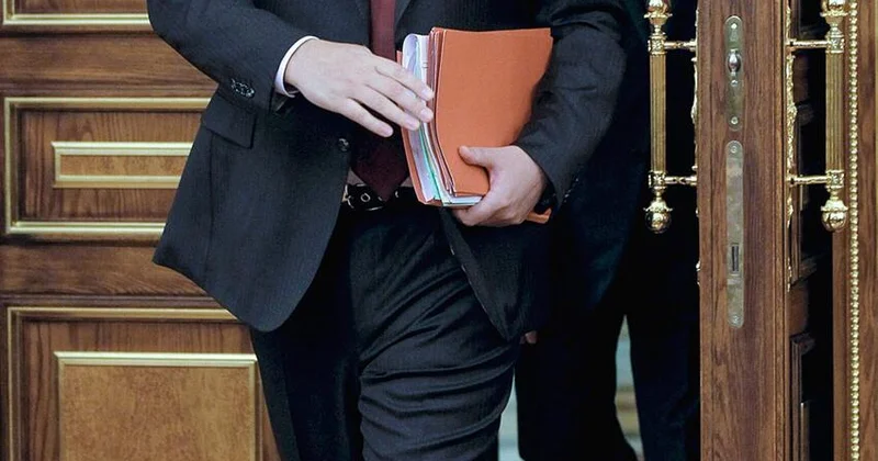 Yüksək vəzifəli məmurlara bonusların verilməsi aparatı narazı saldı