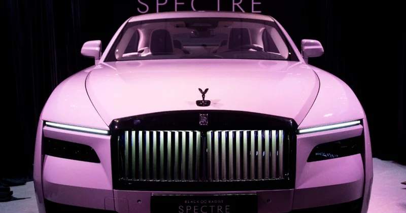 Black Badge Spectre дебютирует в Азербайджане БОЛЕЕ МОЩНОЕ ПРОЯВЛЕНИЕ ALTER EGO